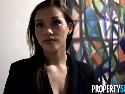 Reality TV show casting agent fucks stunning real estate agent