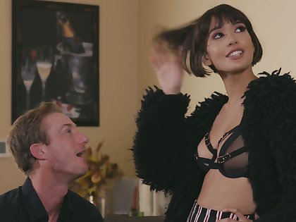 Top incise encircling sexy long legs Janice Griffith is into fucking doggy style